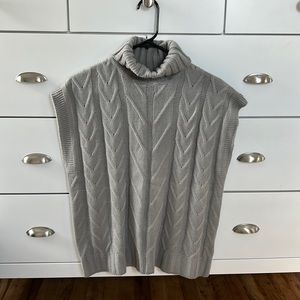 Women’s turtle neck short sleeve sweater